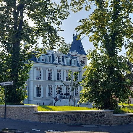 Appart Dans Petit Chateau En Centre Ville Lagny Esterno foto