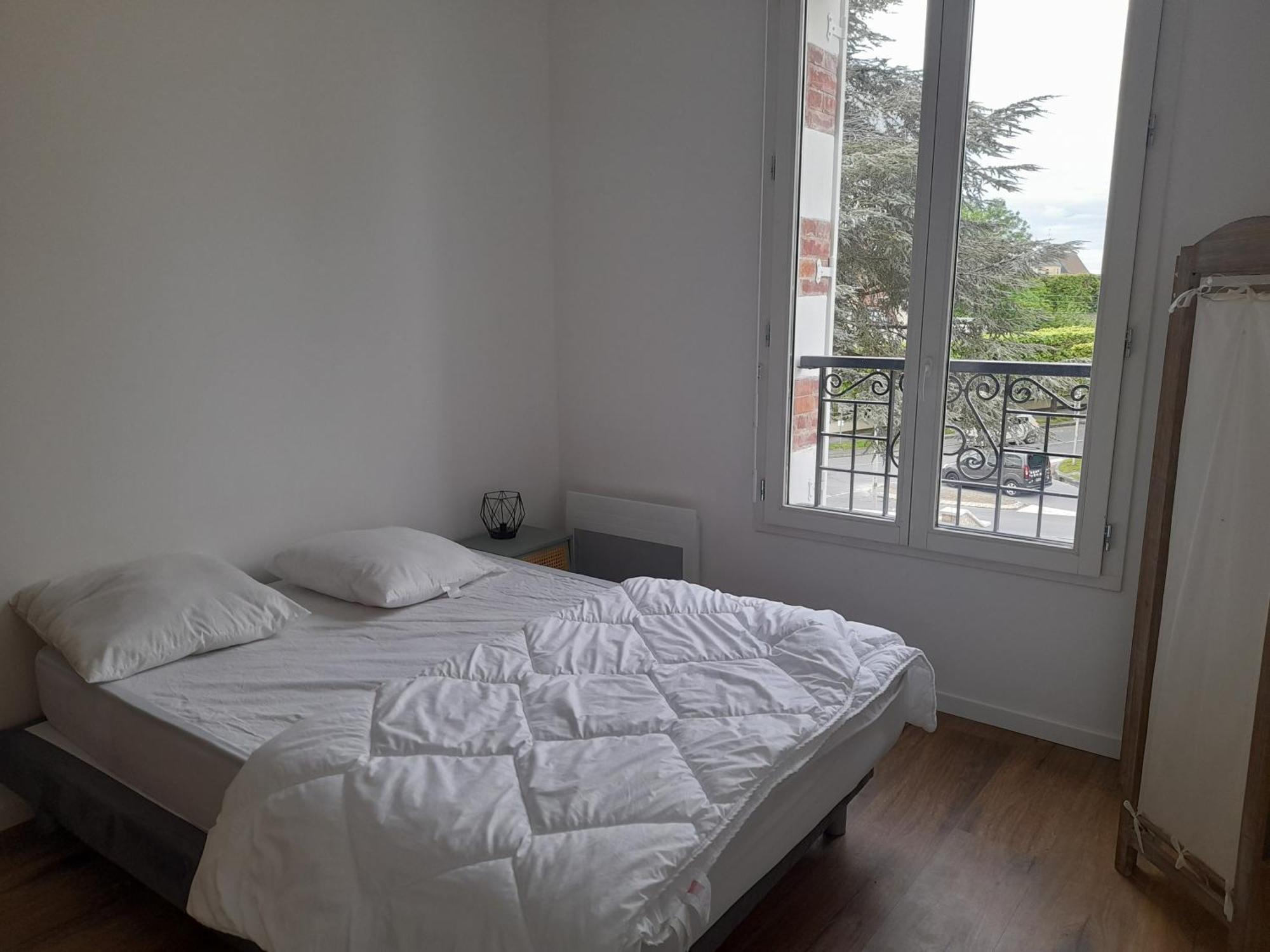 Appart Dans Petit Chateau En Centre Ville Lagny Esterno foto
