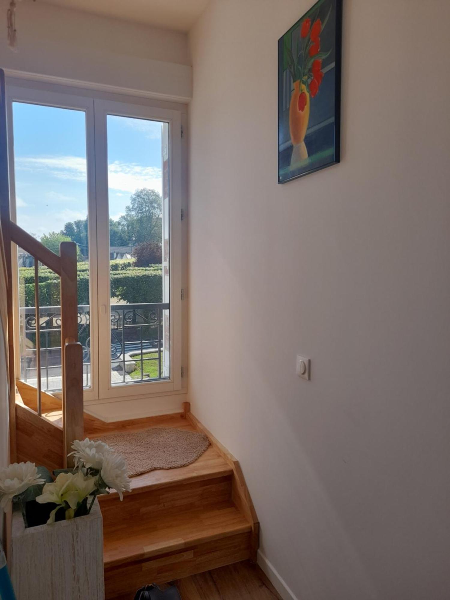 Appart Dans Petit Chateau En Centre Ville Lagny Esterno foto
