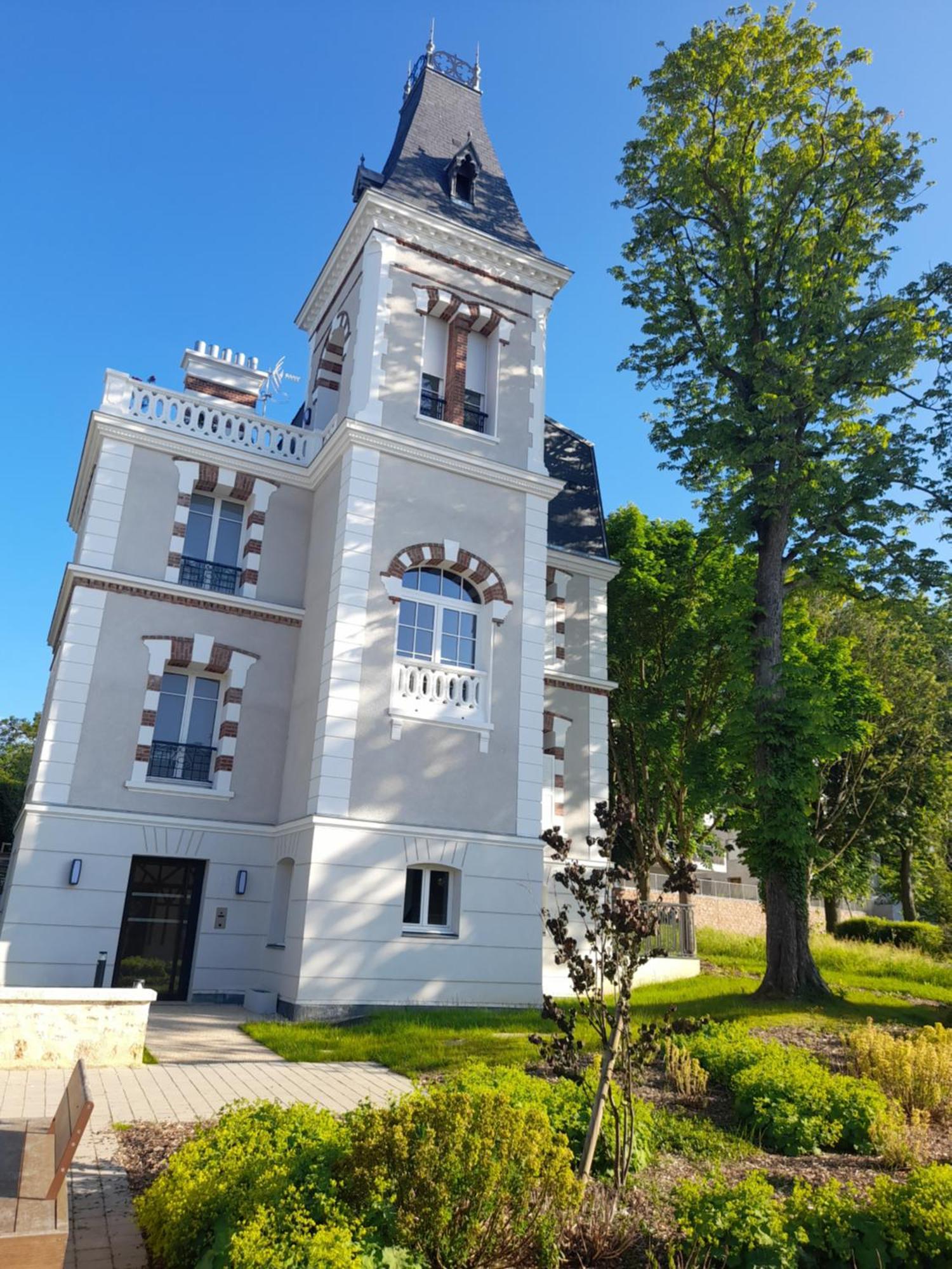 Appart Dans Petit Chateau En Centre Ville Lagny Esterno foto