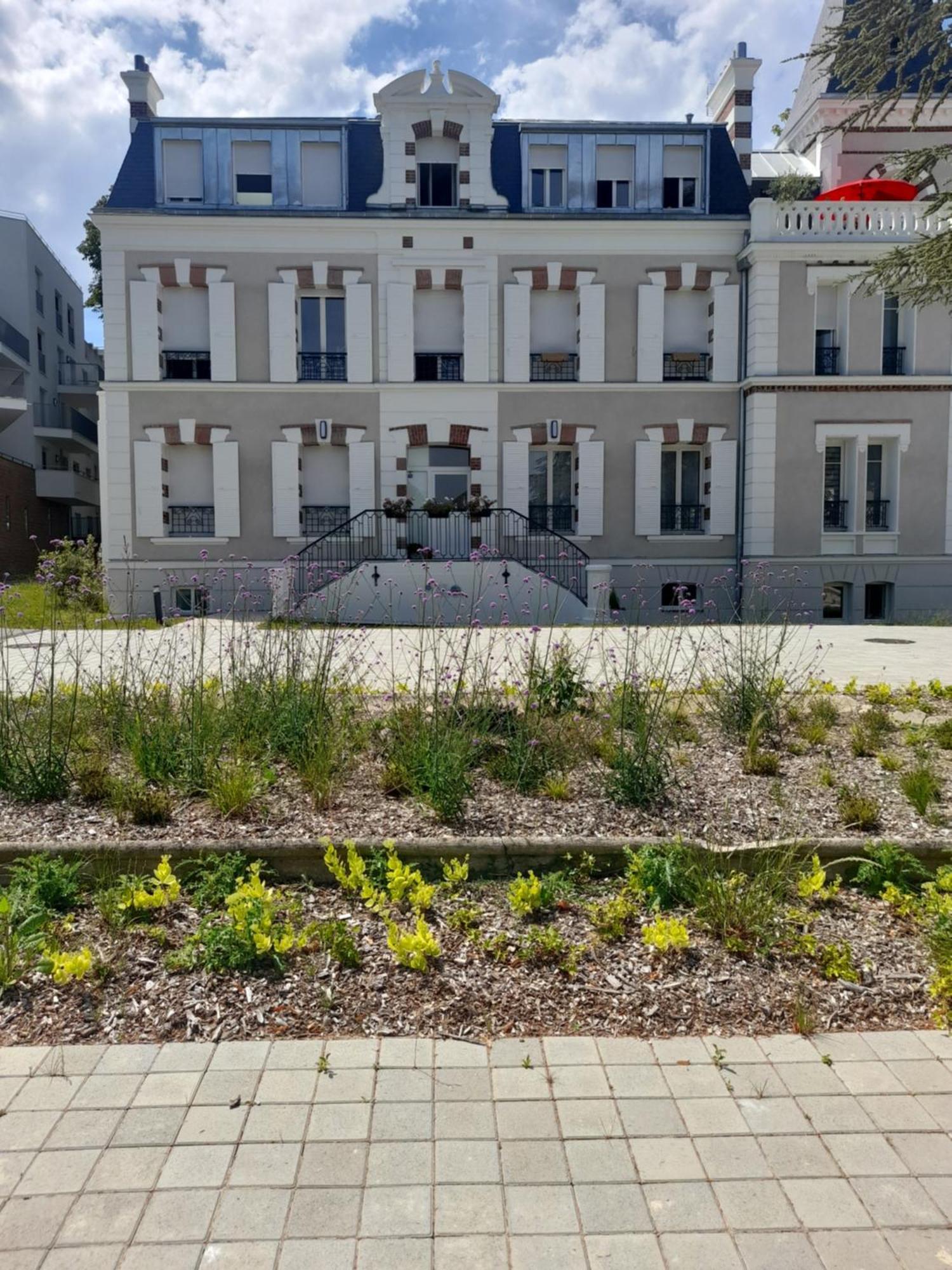 Appart Dans Petit Chateau En Centre Ville Lagny Esterno foto